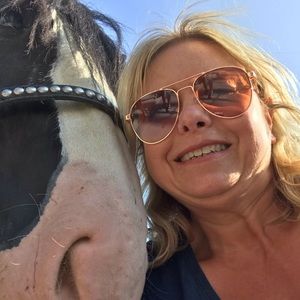 Meet your Posher, Marcia